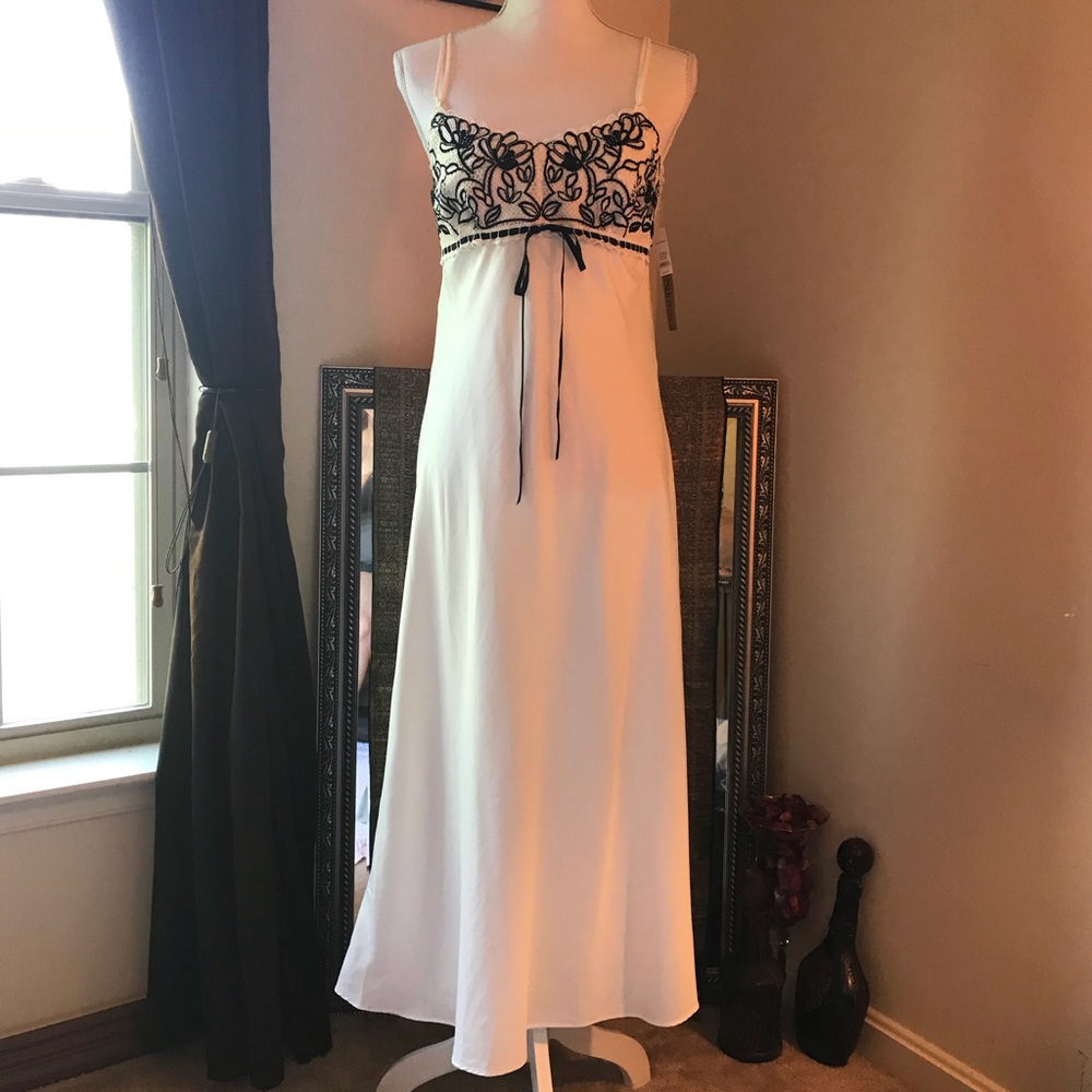 Flora Nikrooz White and Black Chemise with matching Robe